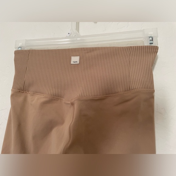 Vuori Rib Studio Legging in Coconut. Small. EUC. - Picture 9 of 17